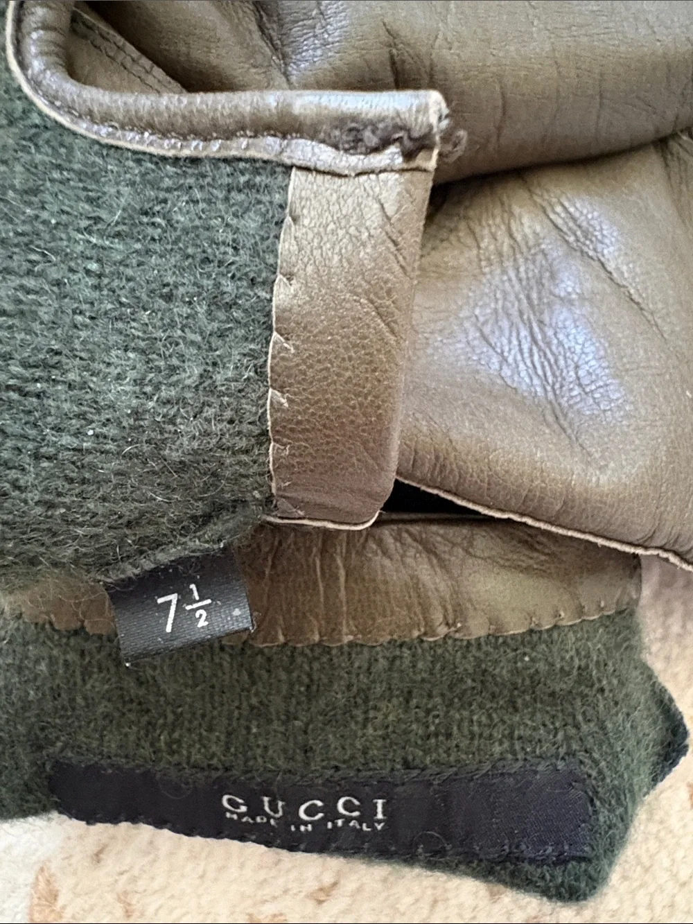 Gucci Olive Green Leather Cashmere Lined Interlocking G Charm Gloves Size 7.5